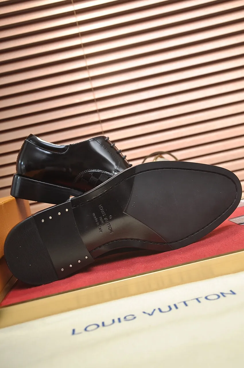 Men's men's shoes 💰520💶 [LV] (original single cowhide lining) 🍀LV's latest genuine leather business suit shoes are launched simultaneously on the official website. The first-layer cowhide imported from Italy is made of heavy gold, 💥official website 1:1 rubber outsole. Versatile to wear, high-end without losing class, and the color combination is extraordinary. This four-season style is alluring when worn on your feet, showing off your big-name flair. Standard code 38-45 (45 customized)